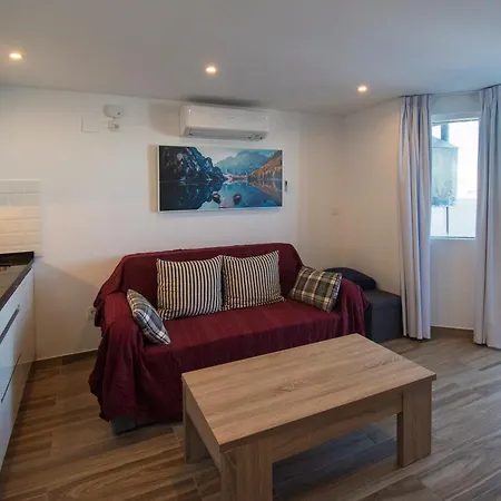 Snowgranada Valles Alodia House