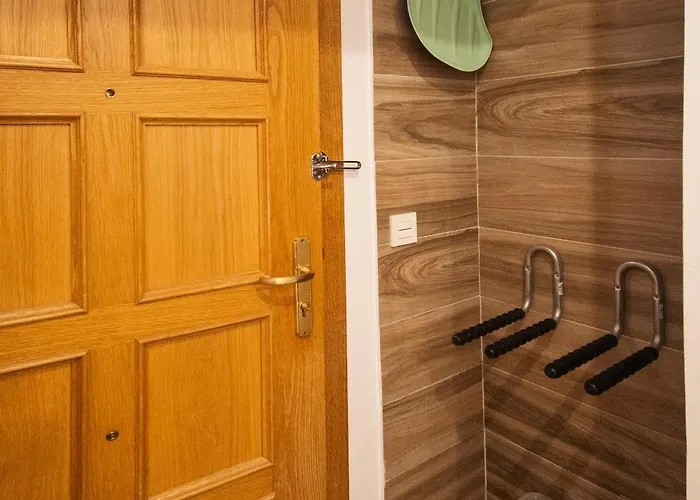 Snowgranada Valles Alodia House