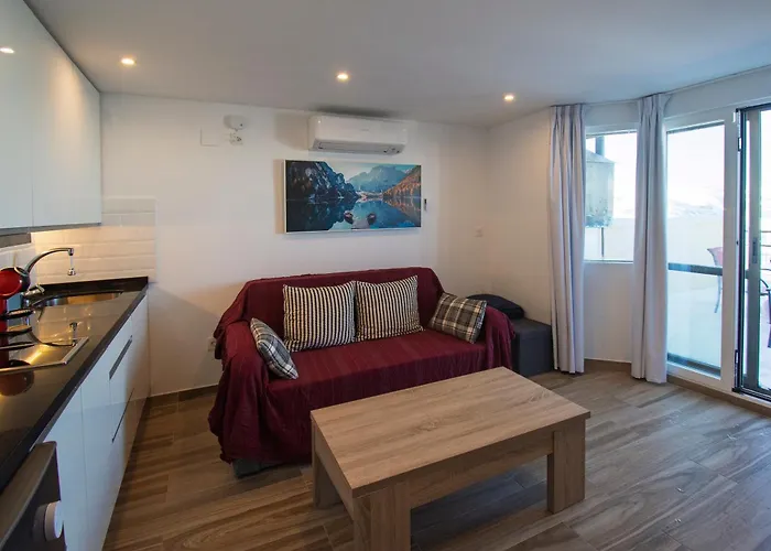 Snowgranada Valles Alodia House